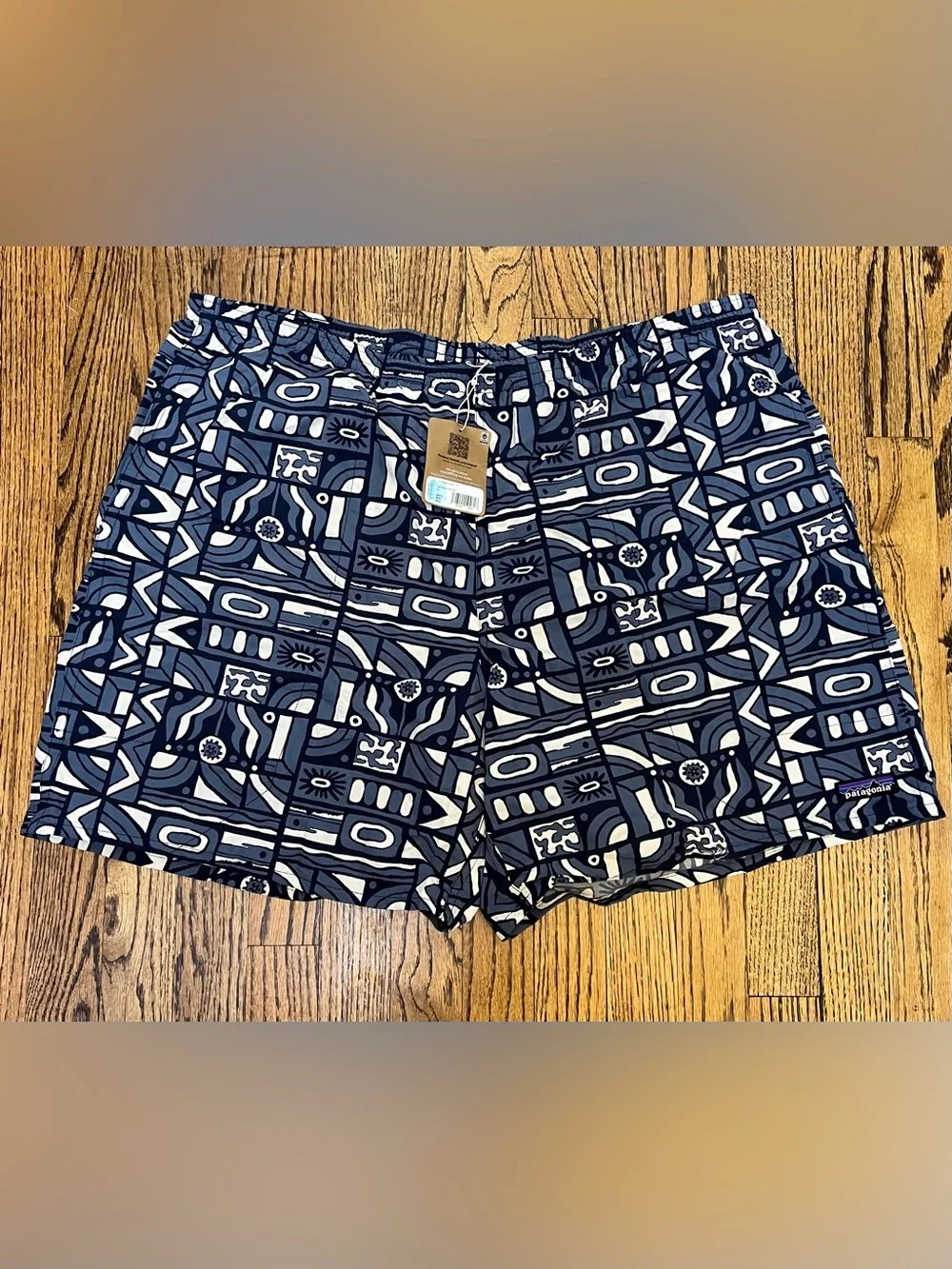 Patagonia Swim Trunks Shorts Men XXL Baggies Long 7 in Bathing Suit NVNY AOP NEW